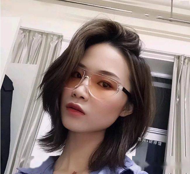 “ayx官方网站”
2020最新盛行“不长不短”发型(图61)