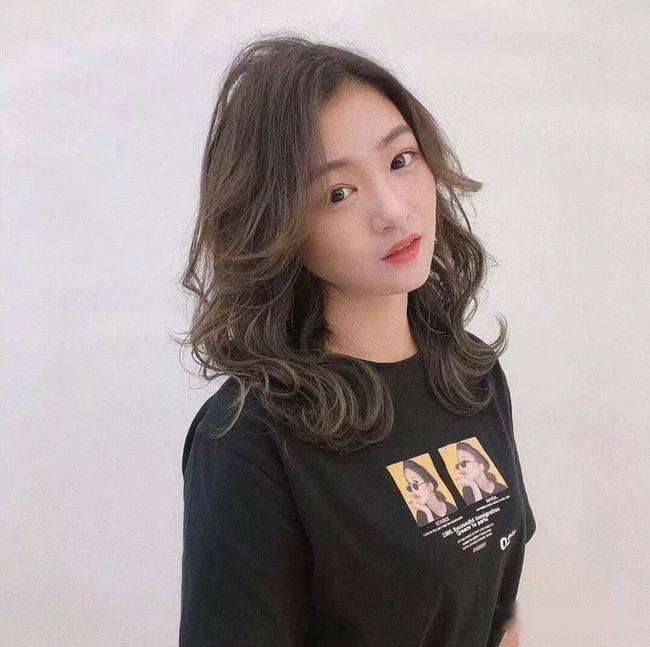 “ayx官方网站”
2020最新盛行“不长不短”发型(图73)