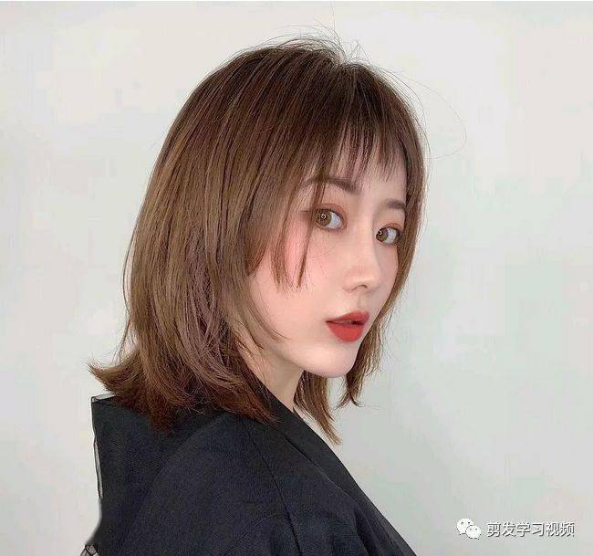 “ayx官方网站”
2020最新盛行“不长不短”发型(图79)