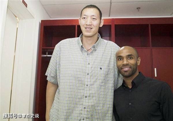 ayx官网：
他比姚明还高10厘米 娶1米9的女运发动为妻 生下女儿有多高？(图4)