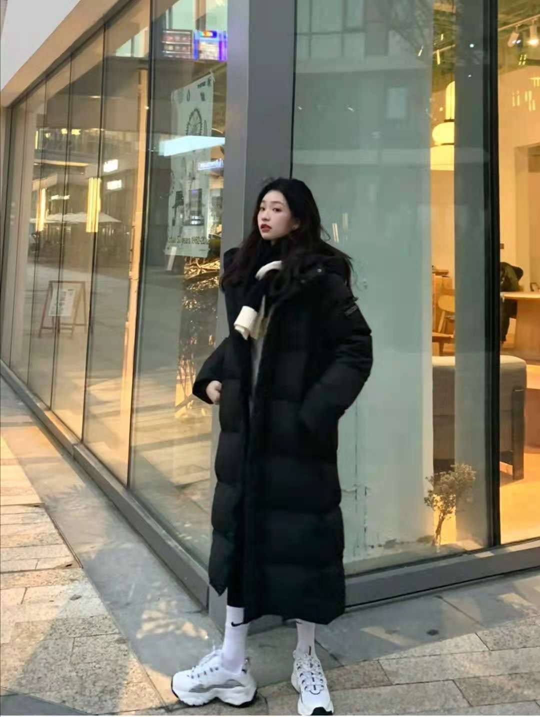 
长款羽绒服配什么裤子和鞋子悦目-ayx官网(图3)