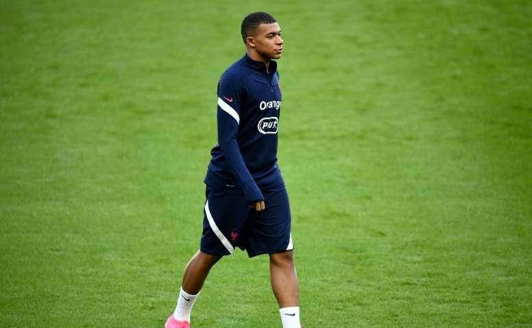 
欧冠亚军再遭重大攻击 球队已7人阳性 俱乐部高管炮轰法国足协_爱游戏（ayx）中国官方网站(图2)