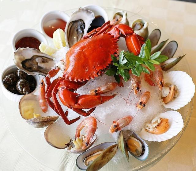 好莱坞男神爱跳脱衣舞?舔屏网友惊呼:男子骚起来太可了【爱游戏(ayx)中国官方网站】(图1) ayx官网