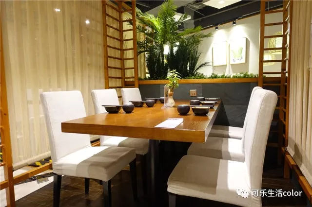 【爱游戏(ayx)中国官方网站】
刘亦菲穿衣真随便 棒球服配瑜伽裤低调随性 气质全靠颜值撑(图5) ayx官网