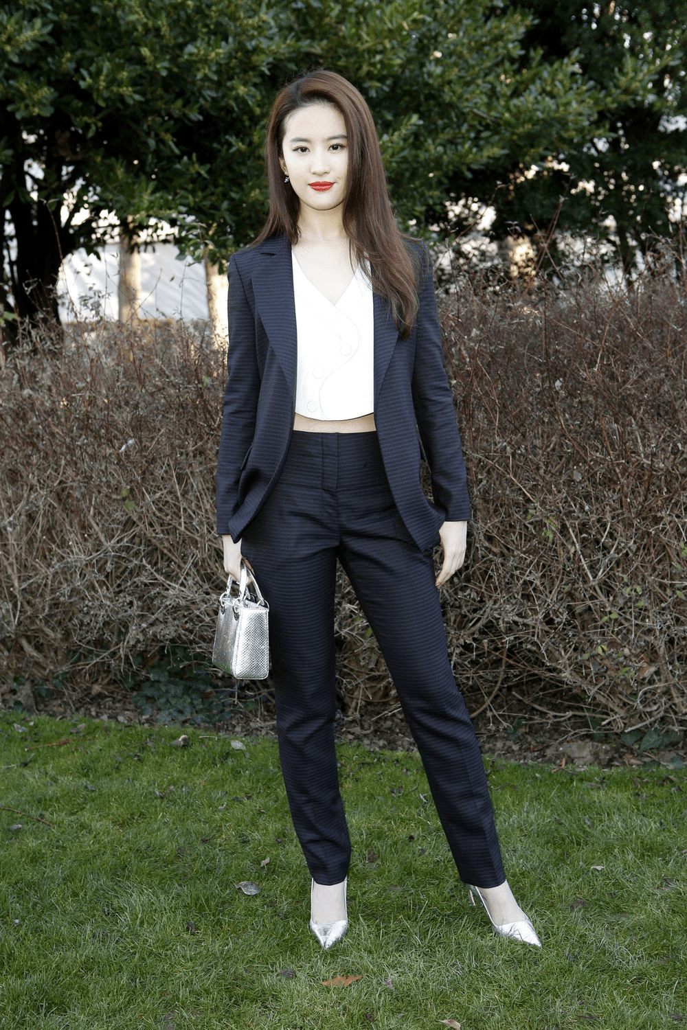 【爱游戏(ayx)中国官方网站】
刘亦菲穿衣真随便 棒球服配瑜伽裤低调随性 气质全靠颜值撑(图10) 【爱游戏(ayx)中国官方网站】
刘亦菲穿衣真随便 棒球服配瑜伽裤低调随性 气质全靠颜值撑(图10)