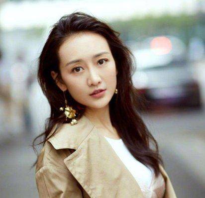 王鸥控诉某品牌用自己照片做广告 侵权方称原告属是三线明星!【ayx官网】(图4)
王鸥控诉某品牌用自己照片做广告 侵权方称原告属是三线明星!【ayx官网】(图4)